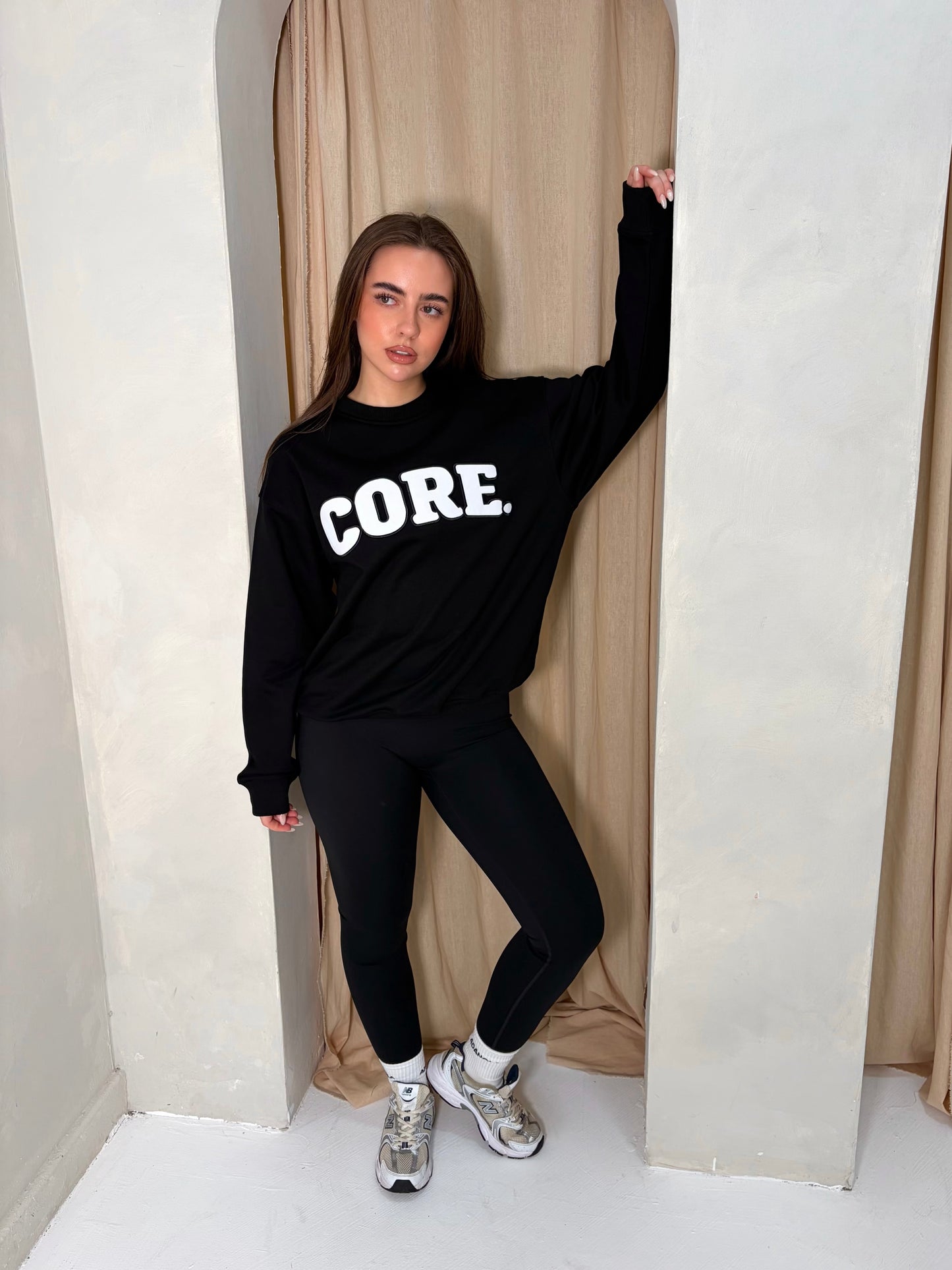 CORE. Oversized Sweatshirt- Black